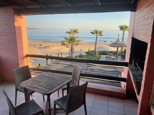 Alquilo Piriapolis Lindos Aptos De 1 Y 2 Dormitorios Sobre La Arena Rodeado De Palmeras Piscina Cerrada 38 Grados Psicina Exterior Sala De Juegos Un Lugar Unico Sobre La Playa En Piriapolis