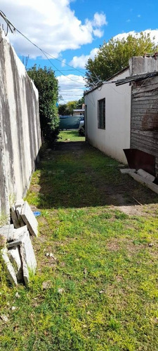 Imagen 6 de 19 de 7 Bis Entre 471 Y 472 - Lote Con Casa A Reciclar En Venta - Savoia, City Bell