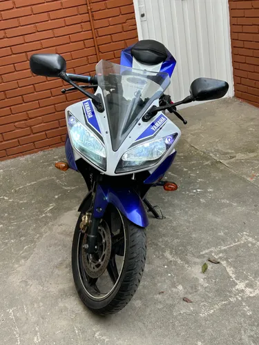 Yamaha R15 V2