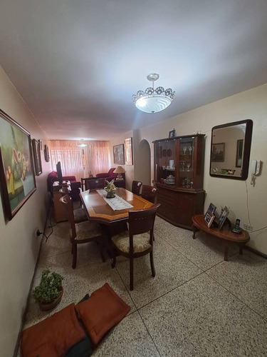 En Venta Amplio Y Cómodo Apartamento Ubicado En El Centro La Concordia. Parroquia Santa Teresa