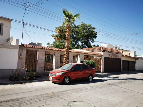 Casa En Venta En Navarro En Torreón, Coahuila.