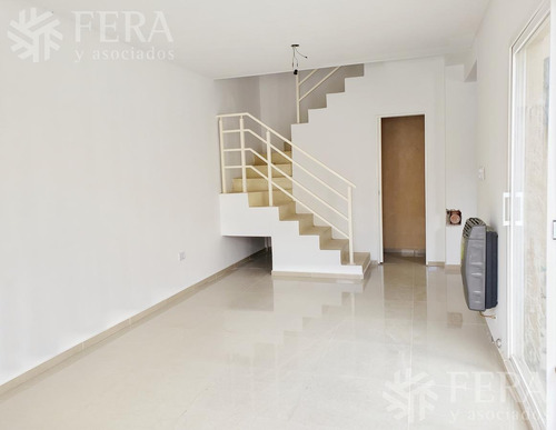 Imagen 5 de 17 de Venta De Departamento 3 Ambientes En Bernal (24224)