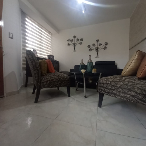 Townhouse En Urbanización Milagro Villas