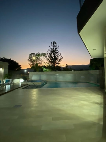 Imagen 1 de 14 de Venta Exclusiva Casa En Guataparo Valencia