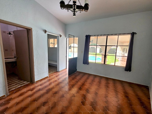 Casa Sola En Venta En Un Solo Nivel En Jardines De Cuernavaca.