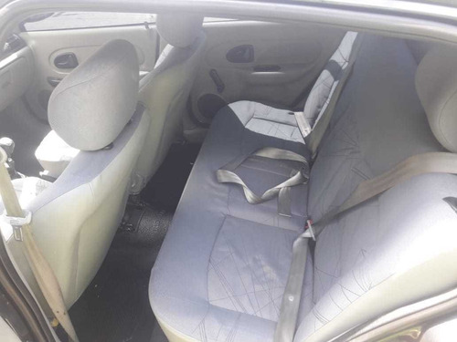 Renault Clio 1.0 16v Authentique 5p 2004