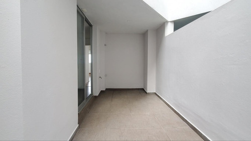 Imagen 13 de 21 de Apartamento, 2 Dormitorios, Vista A Rambla, Ciudad Vieja. A
