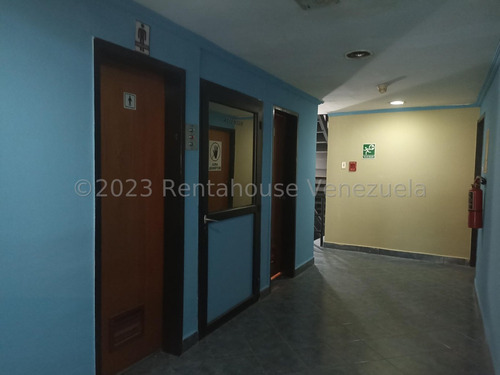 En Alquiler En Zona De Alto Trafico Comercial Edificio De 4 Pisos Con Trasnformadores Propios Pisos De Alto Peso Ideal Operaciones Deposito Estef 24-8247