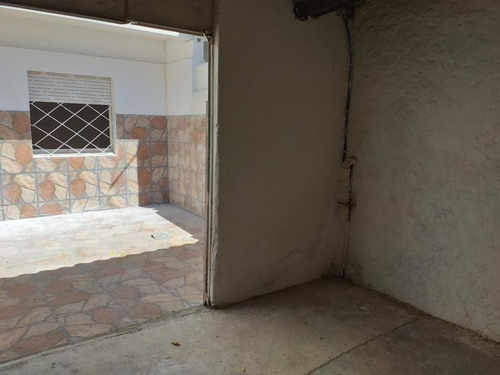 Apartamento En Planta Baja Con Renta En La Blanqueada