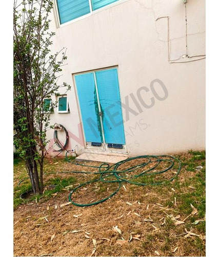 ¡encantadora Casa En Venta Con Amplio Jardín Y Excelente Vista Al Lago En Lomas De Gran Ja...