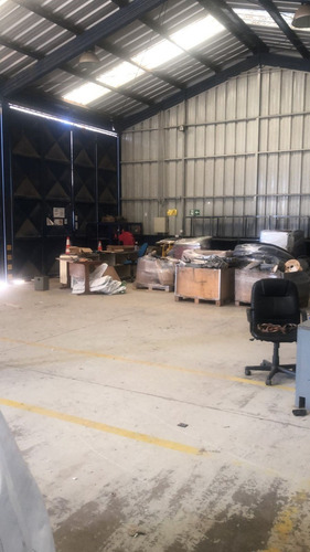 Excelente Bodega Con Amplias Oficinas, Con Alta Visibilidad