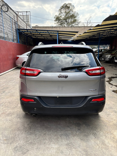 Jeep Cherokee Latitude 4x2 Queroseno Cherokee Latitude 4x 2