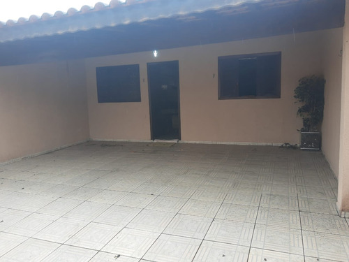 Casa 4 Cômodos E 2 Banheiros Sendo Uma Suite