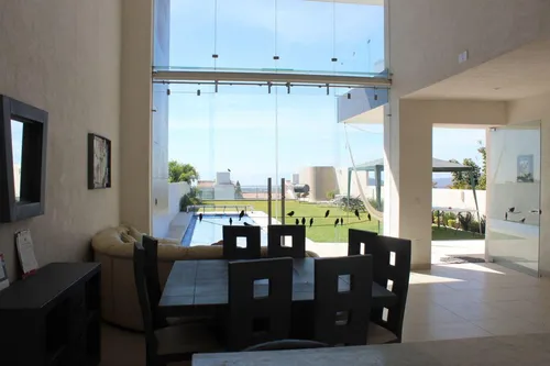 Casa Moderna Con Alberca Y Jardín, En Fraccionamiento Con Seguridad