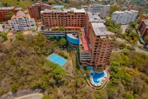 Comprar Atractivo  Apartamento En Venta  Ubicado En Uno De Los Mejores Edificios De Colinas De Valle Arriba 24-18462
