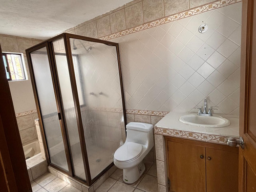 Casa En Renta De Una Recamara En Condominio En Fraccionamiento Campestre En Villa Corregidora, Qro. - ¡ideal Para Ejecutivos O Parejas Recién Casados!