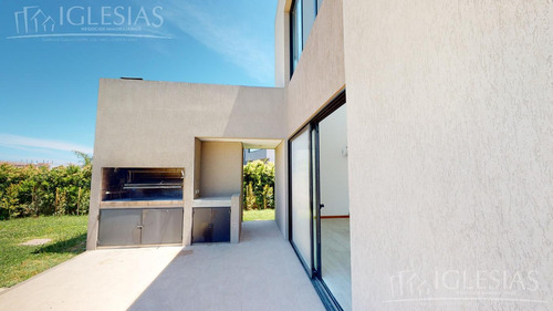 Imagen 13 de 30 de Casa A La Laguna En Alquiler - Barrio Las Acacias, Puertos Del Lago