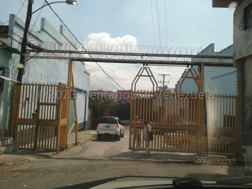 Galpón Industrial De Doble Altura En Venta En Catia Calle Privada