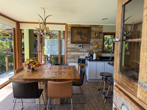 Casa En Venta De 4 Dorm. En Pucón, Los Riscos