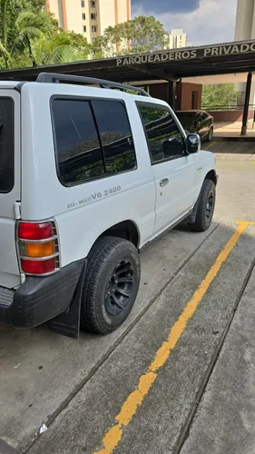 Montero Mishubichi 2.400