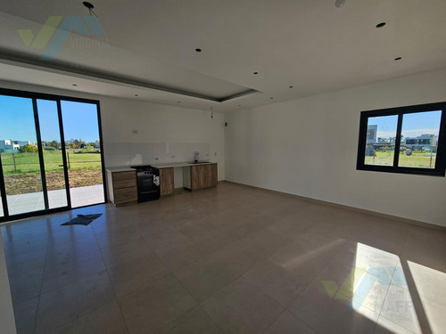 Casa En Venta 4 Ambientes - Barrio Cerrado Santa Elisa - Pilar Del Este -