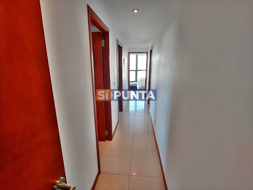 Imagen 10 de 19 de Apartamento En Torre De Categoria.