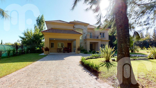 Venta Casa De 5 Dormitorios En Miralagos