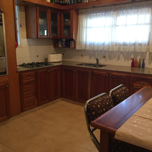 Casa Siete Ambientes Con Local Comercial Independiente