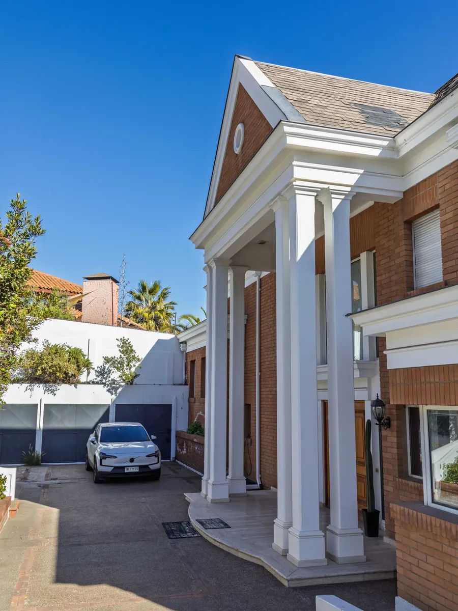 Imagen 2 de 25 de Casa Estilo Georgiana, 1501 M2, Quinchamalí (172025)