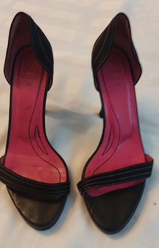 Sandalias Zara Negras Costura Fucsia Con Taco. Talle 39. - -