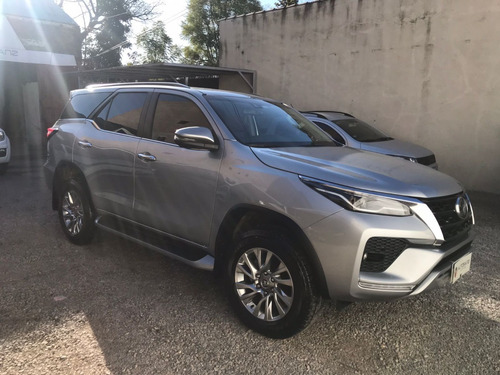 Imagen 3 de 14 de Toyota Hilux Sw4 4x4 Srx 2.8 Tdi At 7as Diesel - 2021