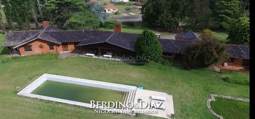 Extraordinaria Casa Con 10.000 M2 De Terreno Sobre Cancha De Golf- Ref: 342