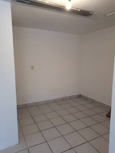 Imagen 14 de 16 de Local Comercial En Zona Muy Centrica Con Cristal De Seguridad