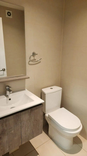Oficina En Arriendo, Amplia Y Luminosa, En Las Condes