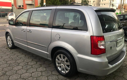 Imagem 3 de 15 de Chrysler Town & Country Touring 3.6 V6