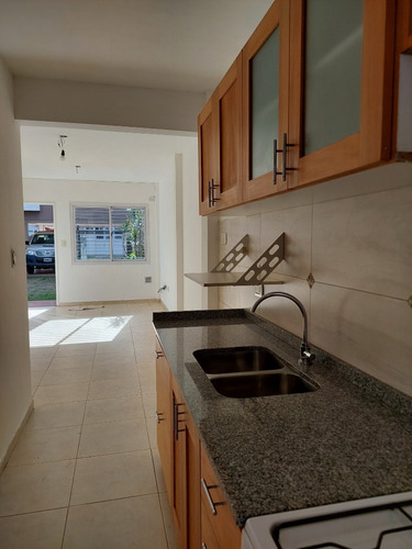Departamento De 2 Amb C/ Patio Y Cochera- Castelar- Alquiler