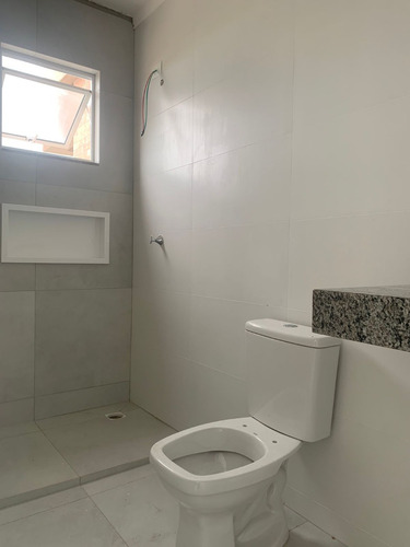 Vende Apartamento De 3 Quartos, Com 1 Suíte E 2 Vagas De Garagens Cobertas