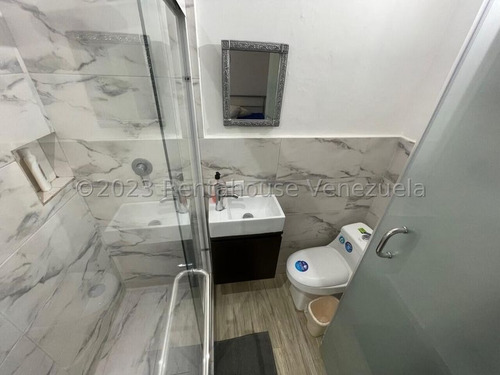 23-30160 Venta Hermosa Casa, Completamente Remodelada Y Decorada Con Muy Buen Gusto