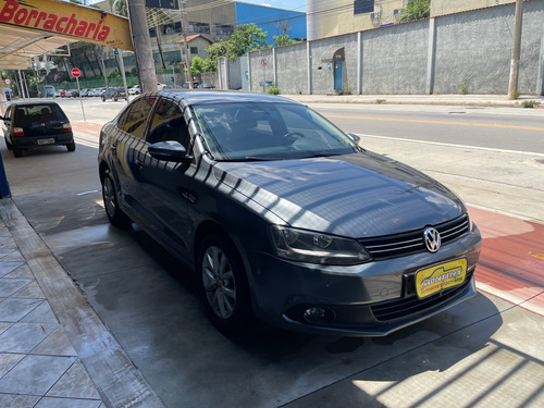 Volkswagen Jetta 2.0 Comfortline Flex 4p Automática