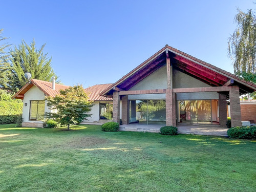 Excelente Casa En El Centro Del Condominio Golf Los Lirios