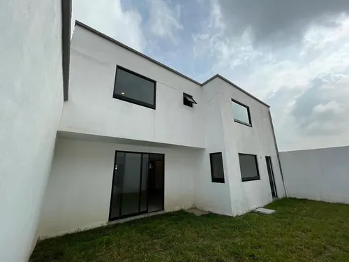 Rento O Vendo Casa Sola En Cacalomacan.