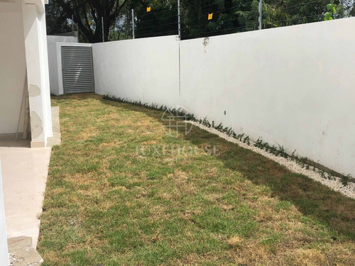 Imagen 5 de 5 de Imponente Casa De Dos Niveles Terraza Y Piscina En Residencial Cerrado, Llanos (eac-012)