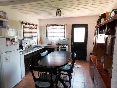Adano Vende Casa 3 Dormitorios A 1 Cuadra Y 1/2 De La Playa
