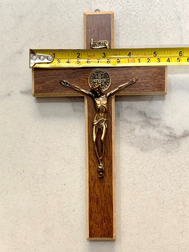 Crucifixo De Madeira E Metal Medalha São Bento 23cm Lindo