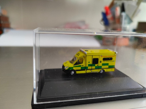 Ambulancia En Miniatura Oxford Escala N Mercedes Benz 