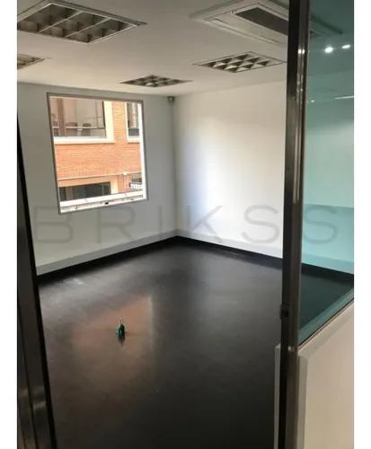 Oficina En Arriendo/venta En Chico Norte. Cod A3435