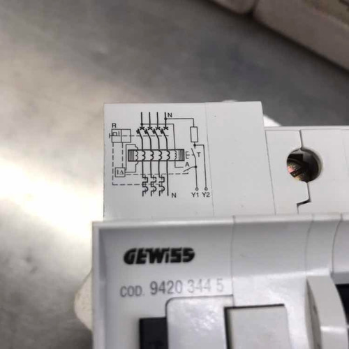 Interruptor Diferencial Disyuntor 4 X 20 A Gewiss Italiano