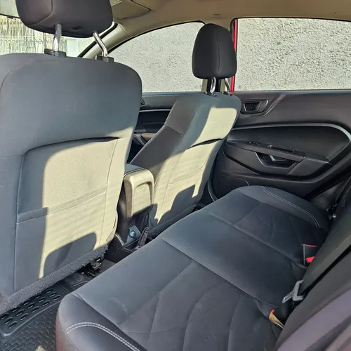 Ford Fiesta 1.6 sedan automático