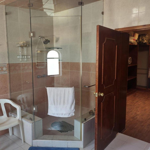Casa En Desniveles De 3 Pisos, Hacienda Ojo De Agua Sup. 525 Mts