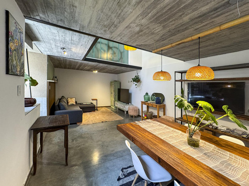 Casa De Pasillo Moderna Con 3 Dormitorios, Patio Y Terraza